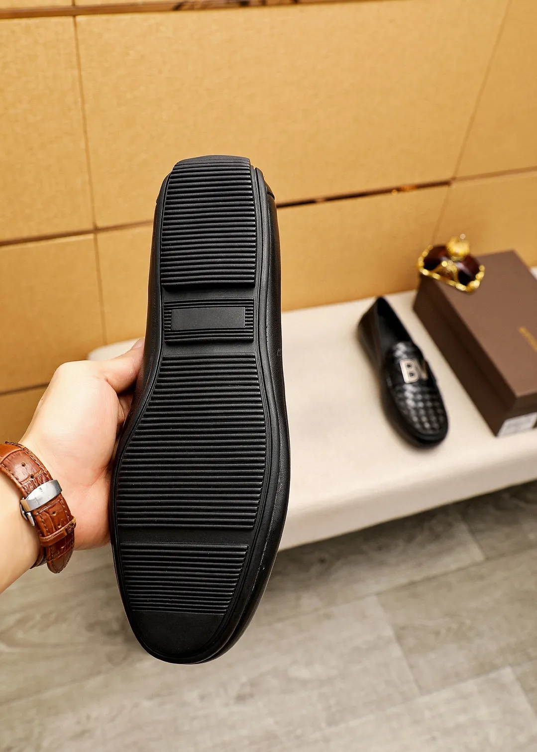 Men's Men's Shoes 💰: 420 💐BV Men's Slip-on Shoes® [BOTTEGA VENETA] Official website counter new model, one-to-one mold opening ⚠Italian calfskin embossed ➕Cow 🐂 leather lining. Driving slip-ons, available at counters, sizes 39-44 (38.45🉑️customized)